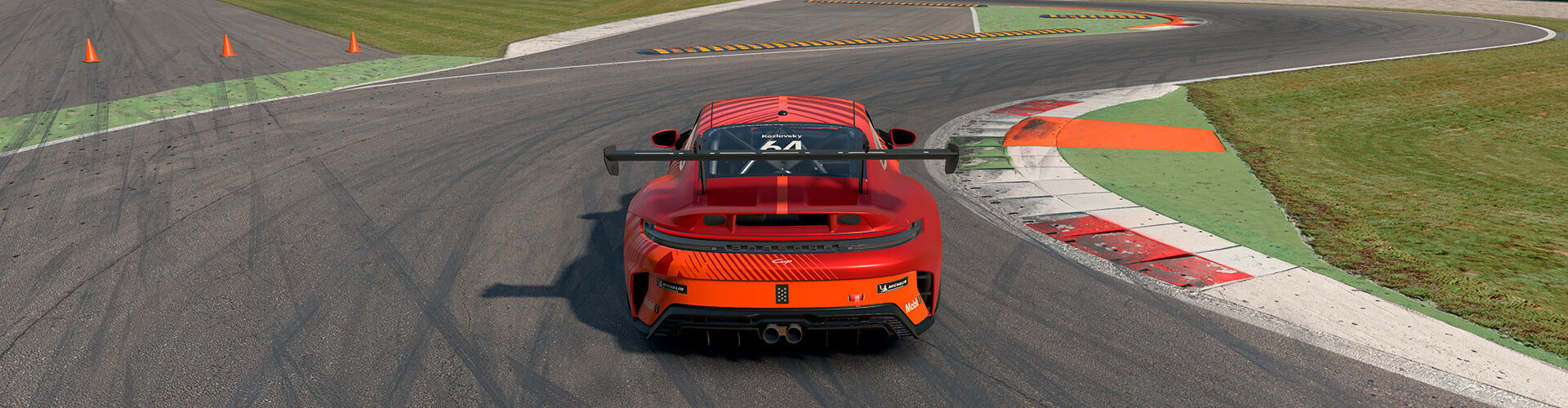 вождение на гоночном симуляторе